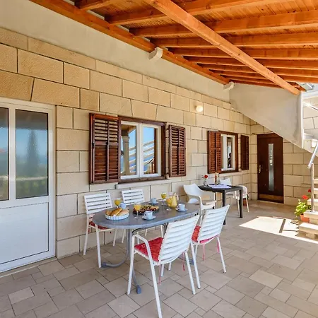 Apartman Valentina Apartment Sumartin