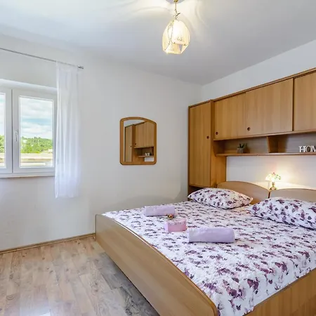 Apartman Valentina Apartment Sumartin
